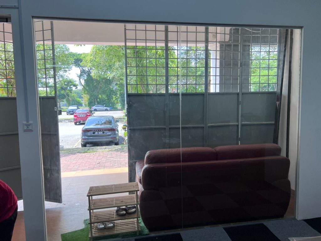 GREAT EXPERT ON THE BEST TINTED OFFICE TAMAN BUKIT SUBANG