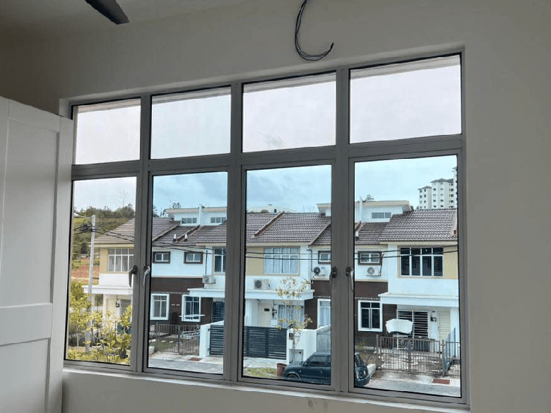 THE BEST QUALITY TINTED HOUSE ALAM MEGAH
