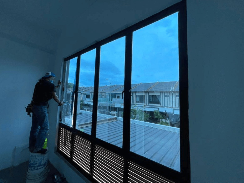 THE BEST QUALITY TINTED HOUSE PINGGIRAN SUBANG