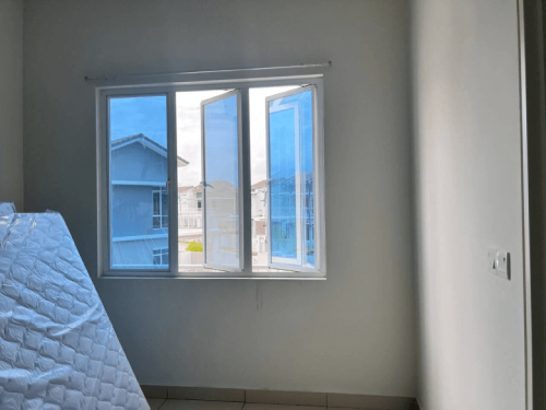 TINTED GLASS WINDOW FILM STICKER HICOM GLENMARIE